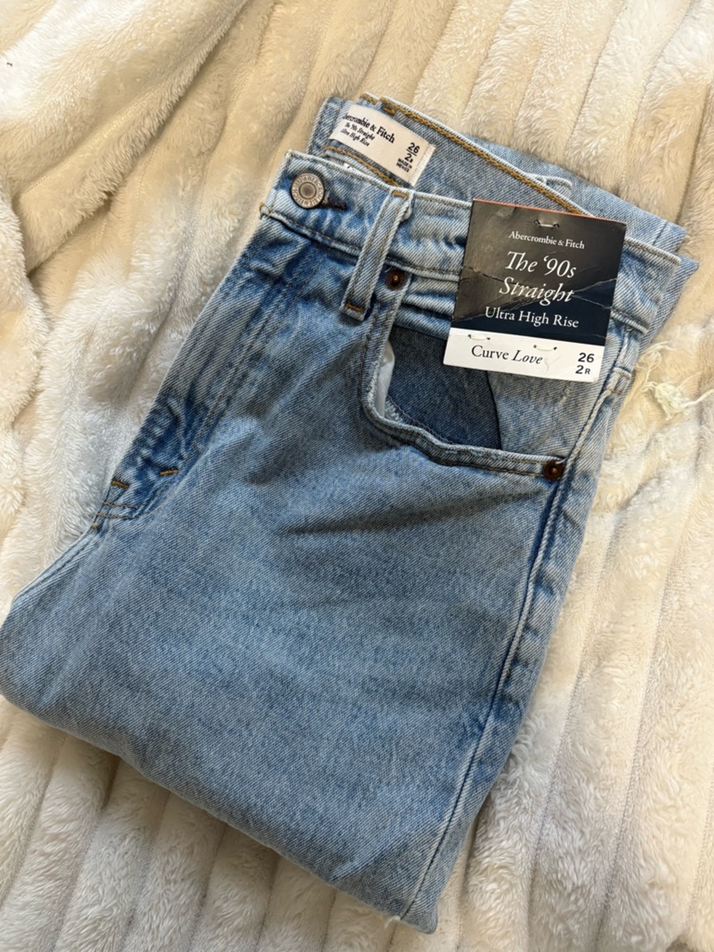 NWT Abercrombie Curve Love Ultra High Rise 90s Straight Jean (26R)